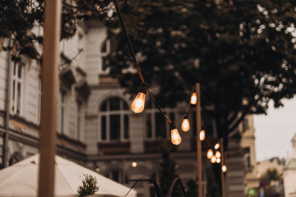 Dekorativ,Draußen,Straße,Elektrisch,Girlande,Alt,Licht,Glühbirnen,Lampe,Hängen